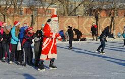Хоккей и Дед Мороз на коньках