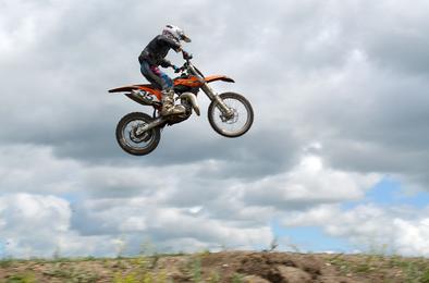 В Коркино соревновались «летающие» мотоциклисты