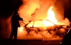 В Коркино подожгли машину и пытались сжечь дом