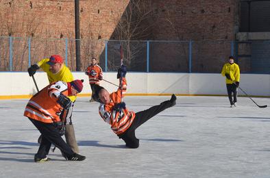 В Коркино прошёл турнир по хоккею на валенках