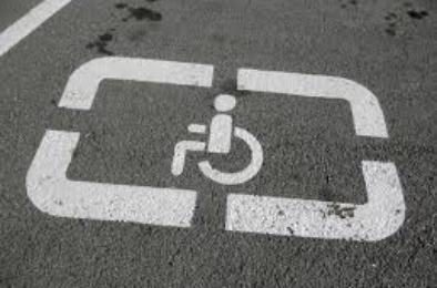 Парковка для инвалидов должна быть доступна