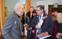 Жителя Коркино поздравили с 90-летием