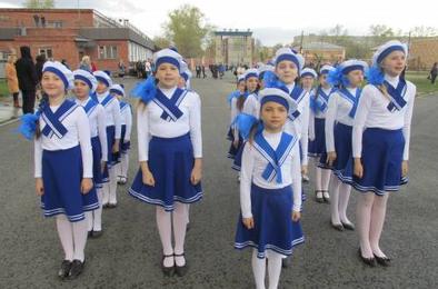 Коркинские школьники песней славили Победу