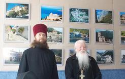 В Коркино открылась выставка фотографий святых мест 
