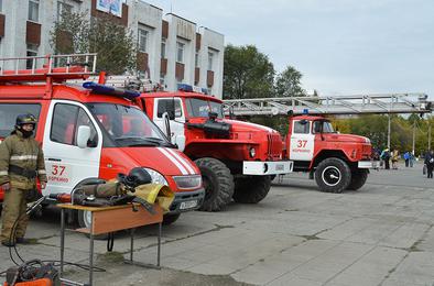 В Коркино устроили выставку пожарно-спасательной техники