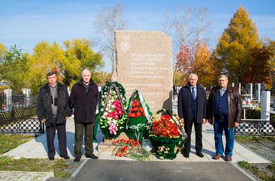 Горняки Коркино почтили память погибших шахтёров и горноспасателей