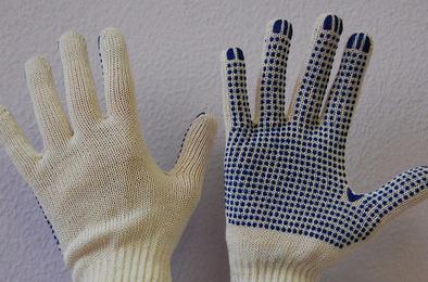 Коркинцев предупреждают об опасных перчатках с формальдегидом