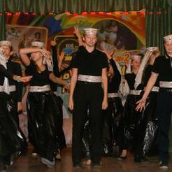 В коркинской школе танцуют все