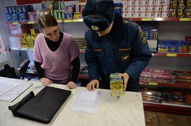 Коркинские полицейские проверяют реализацию пиротехники 