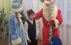 Полицейский Дед Мороз поздравил детей
