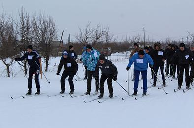 Коркинские студенты простились с зимой на лыжне