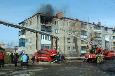 В Коркино горит квартира в многоэтажке