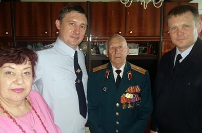 Полицейские Коркино поздравили ветеранов с Днём Победы