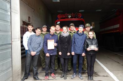 Коркинские школьники поделились призом с шефами-пожарными