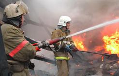 В Первомайском сгорел дом, огнём поврежден соседний