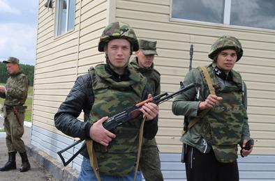 Коркинские студенты примерили военную форму