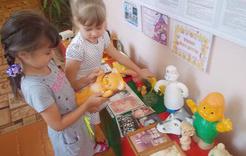 Детсадовцы Коркино увидели детские игрушки наставников