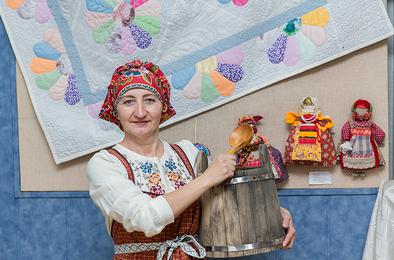 В выставочном зале Коркино – масштабная выставка работ Надежды Шитяковой 