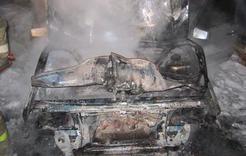Минувшей ночью на Розе горел автомобиль