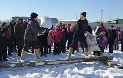 Жители коркинского посёлка проводили зиму