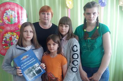 Полицейские Коркино поздравили воспитанниц детских центров