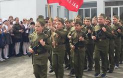 Коркинские школьники провели свой парад Победы 