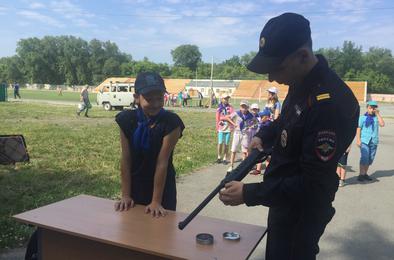 Коркинских ребят учат полиция, пожарные и МЧС