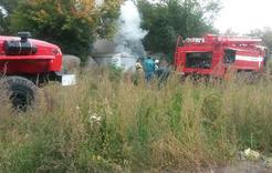 В Коркино пожарные вовремя потушили огонь возле гаражей