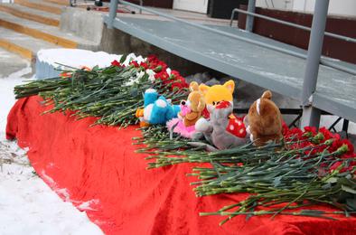 В Коркино состоялась траурная акция в память о погибших в Магнитогорске