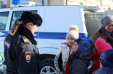 Второклашки пришли в гости в Отдел МВД России по Коркинскому району 