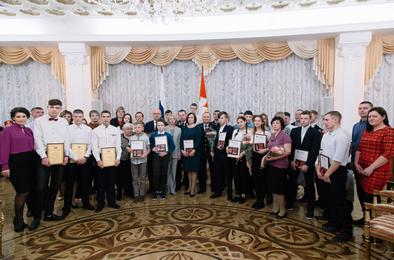 Студентам Коркино вручили награду за мужественный поступок