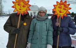 Весело, со скоморохами, блинами и сожжением чучела: жители Дубровки проводили зиму