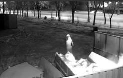Спалила и перекрестила: женщина подожгла мусорный контейнер в Челябинске